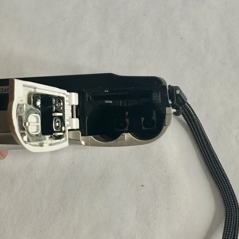 Nikon COOLPIX L22 Digital Camera 3.6X Optical Zoom Silver TESTED